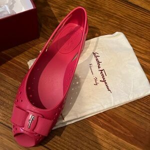 Salvatore Ferragamo 🪸 jellies, like new and in a box and with dust bag!